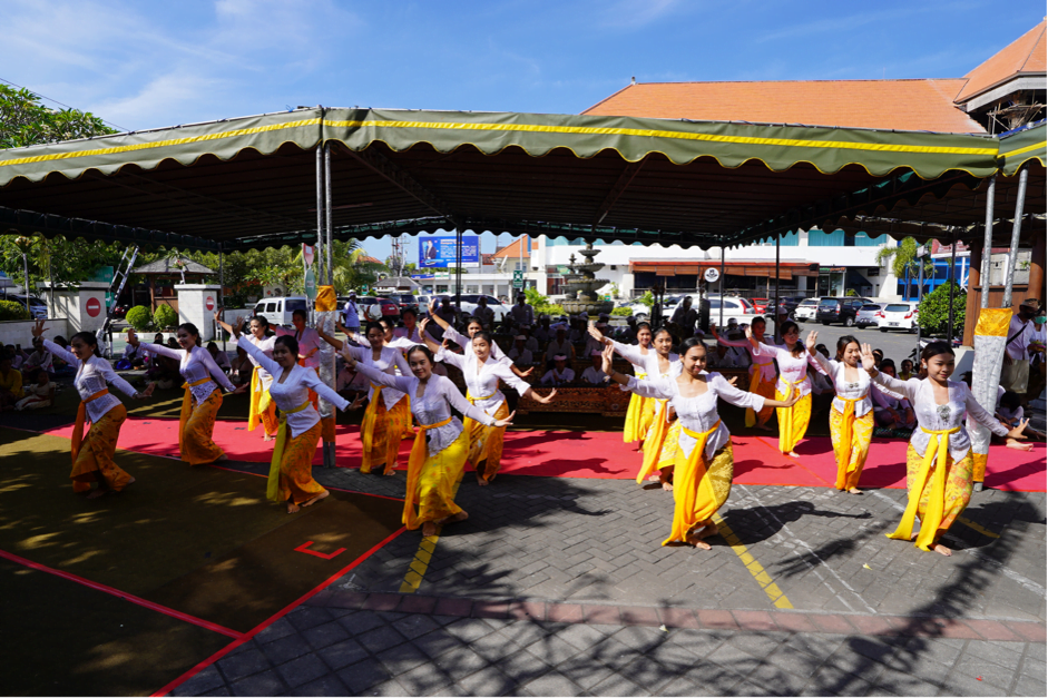 Menyambut Hari Saraswati Civitas Akademika Universitas Pendidikan Nasional Menggelar Agenda Gotong Royong