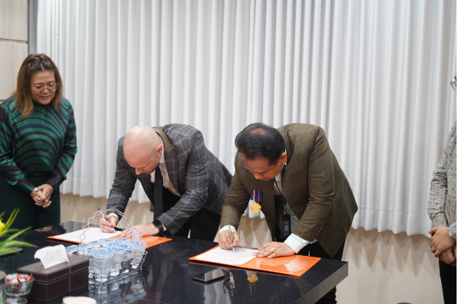 MoU Signing Antara Teesside University UK dan Universitas Pendidikan Nasional (UNDIKNAS): Membangun Kolaborasi Edukasi Antar Universitas untuk peningkatan mutu pendidikan