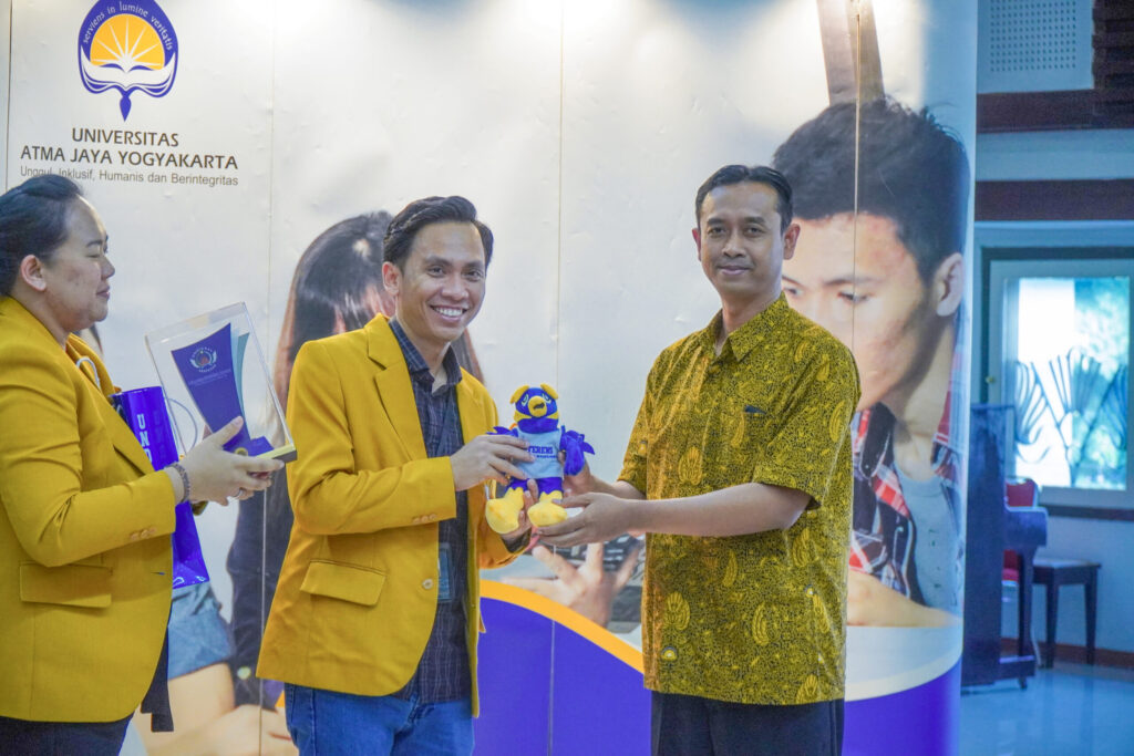 Mengintip Dunia Industri dan Pendidikan dalam Company Visit Universitas Pendidikan Nasional