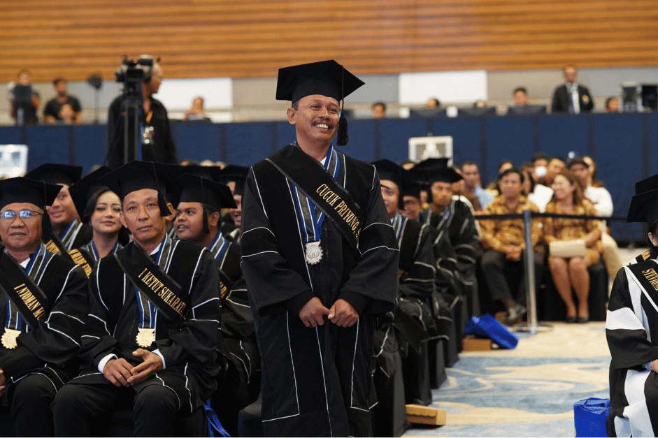 Wisuda Ke-93 Undiknas Kukuhkan Dua Guru Besar Tetap : Komitmen dalam Peningkatan SDGs dan International Standard