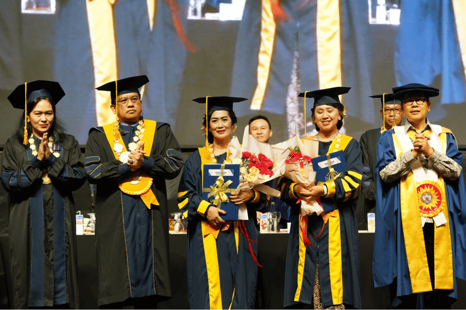 Dikukuhkannya Dua Guru Besar Tetap Universitas Pendidikan Nasional Menjadi Momen Bersejarah yang Penuh Haru