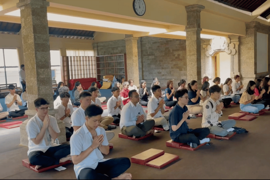 MARAMADHIS 2023 UNDIKNAS : Malam Dharma Mahasiswa Buddhis, Merajut Persaudaraan dengan Damai