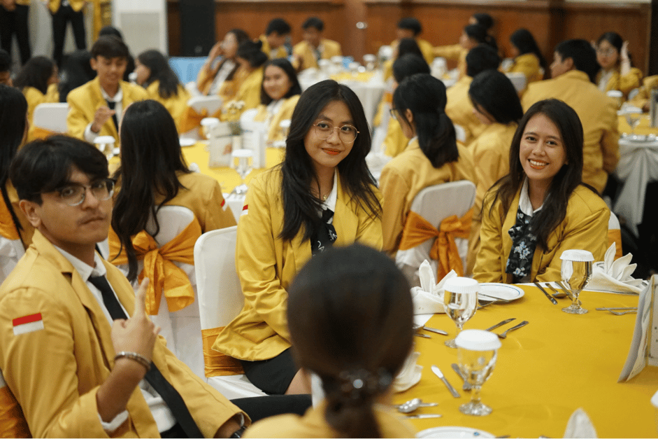 Table Manner dan Personality Development UNDIKNAS: Kunci Sukses Karir dan Kehidupan Mahasiswa