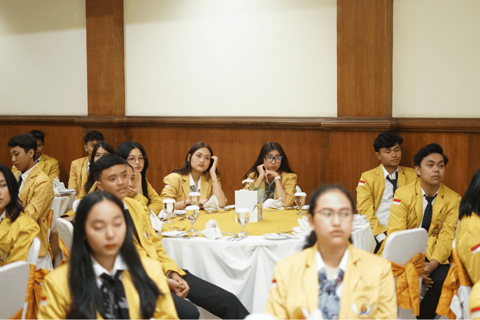 Table Manner dan Personality Development UNDIKNAS: Kunci Sukses Karir dan Kehidupan Mahasiswa