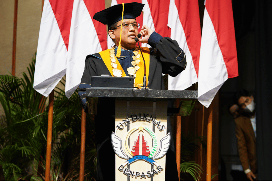 Wisuda Ke-93 Undiknas Kukuhkan Dua Guru Besar Tetap : Komitmen dalam Peningkatan SDGs dan International Standard