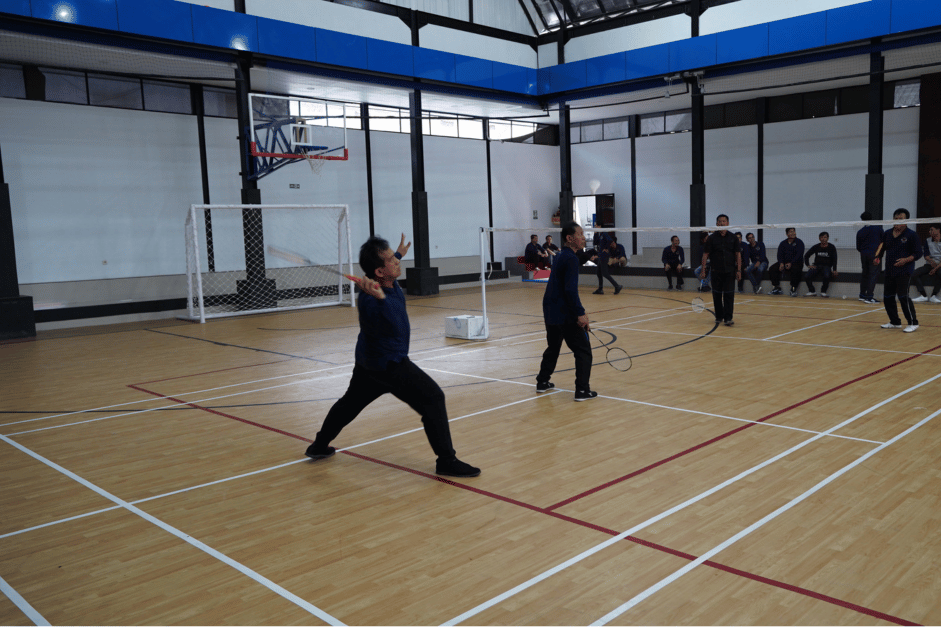 Healthy Friday with Undiknas: Improving Health and Togetherness Through Badminton
