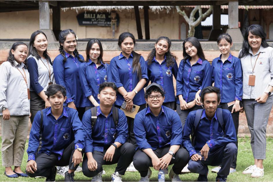 Undiknas Tourism Destination Student Educational Tour : Learning Local Wisdom in Tenganan Village and Penglipuran Village
