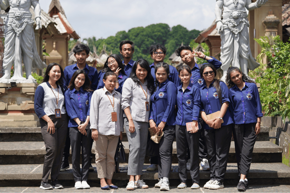 Undiknas Tourism Destination Student Educational Tour : Learning Local Wisdom in Tenganan Village and Penglipuran Village
