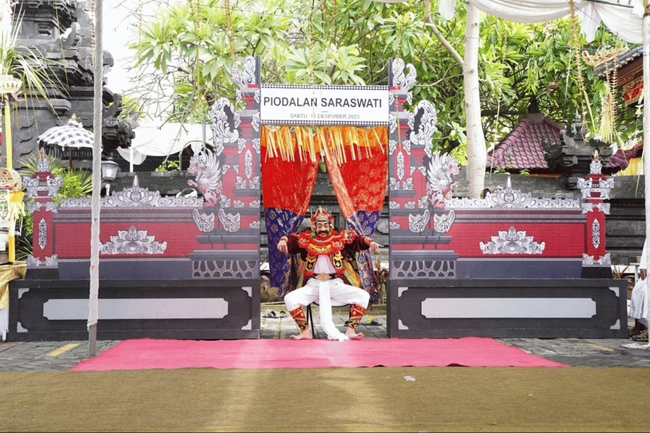 Memperingati Hari Raya Saraswati: Universitas Pendidikan Nasional Menyelenggarakan Persembahyangan Bersama