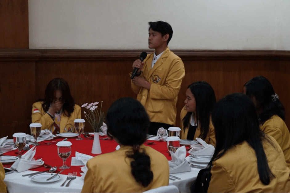 Table Manner & Personality Development: Membangun Kepribadian Unggul bagi mahasiswa Undiknas kampus swasta terbaik di bali