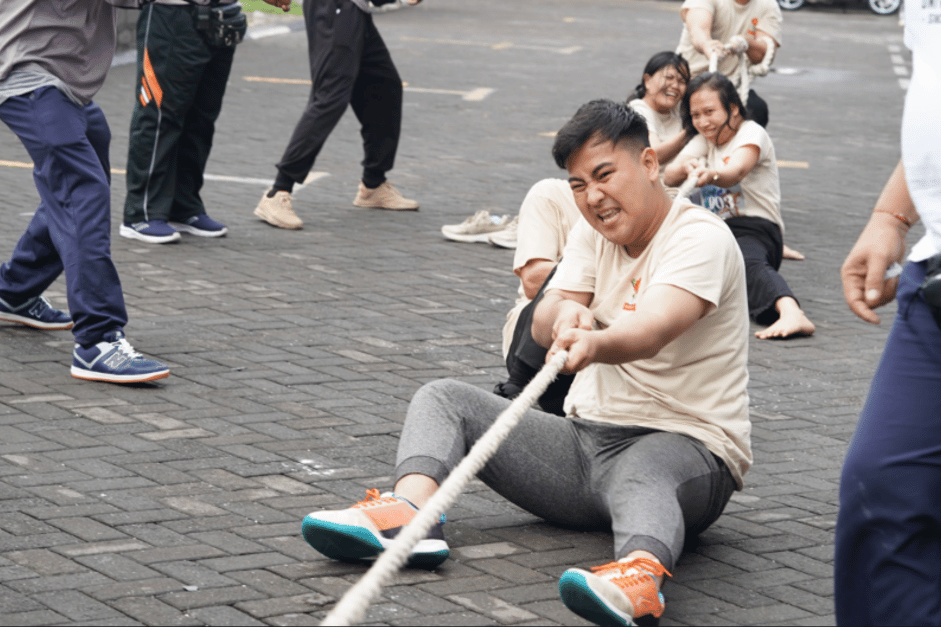 Kegiatan Lomba Tarik Tambang Meriahkan Dies Natalis ke-55 Undiknas. kampus swasta terbaik di bali, Undiknas